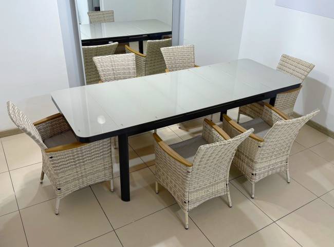 LUDWIG + AMELIA обеденный комплект бежевого цвета