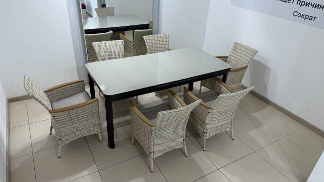 LUDWIG + AMELIA обеденный комплект бежевого цвета