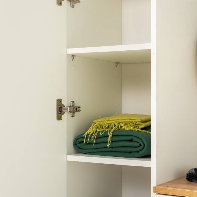 Два шкаф-пенала и обувница с ящиком с зеркалом Октава цвет белый шагрень/дуб крафт золотой Два шкаф-пенала и обувница с ящиком с зеркалом Октава цвет белый шагрень/дуб крафт золотой