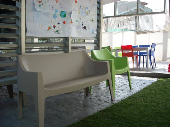 Диван пластиковый Coccolona тортора 1410х600х830 мм