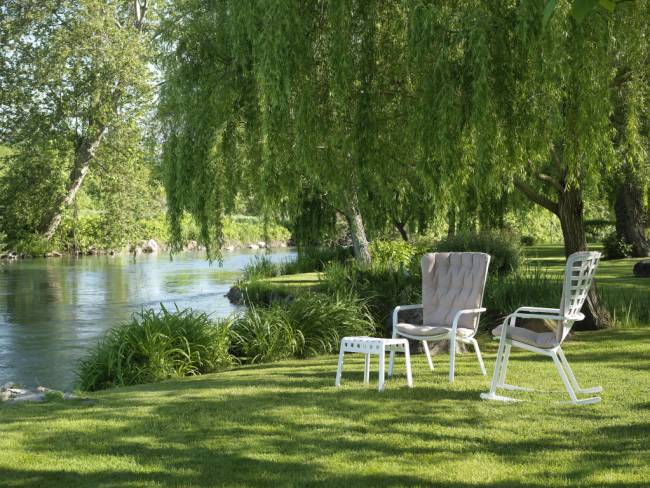 Кресло-качалка пластиковое с подушкой Folio белый, бежевый 720х810-925х1190-1125 мм Кресло-качалка пластиковое с подушкой Folio белый, бежевый 720х810-925х1190-1125 мм